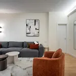 Gorgeous 2br Retreat - Old Town & Calea Victoriei Apartmán *