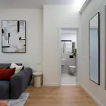 Gorgeous 2br Retreat - Old Town & Calea Victoriei Apartmán Bukurešť