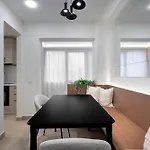Gorgeous 2br Retreat - Old Town & Calea Victoriei Apartmán Bukurešť