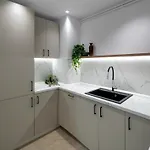 Gorgeous 2br Retreat - Old Town & Calea Victoriei Apartmán