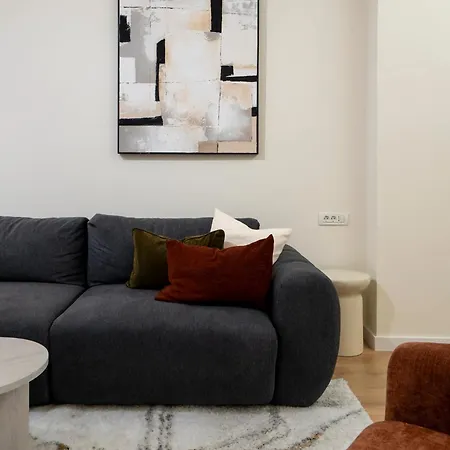 Gorgeous 2br Retreat - Old Town & Calea Victoriei Bükreş