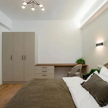 Gorgeous 2br Retreat - Old Town & Calea Victoriei Apartmán Bukurešť