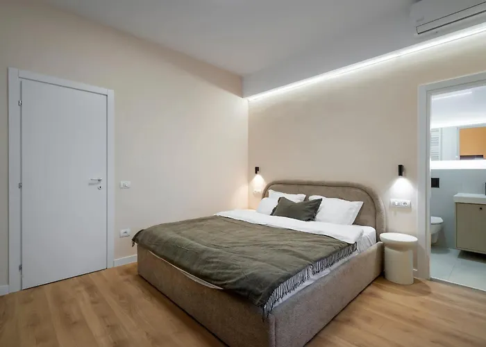 Gorgeous 2br Retreat - Old Town & Calea Victoriei * 布加勒斯特